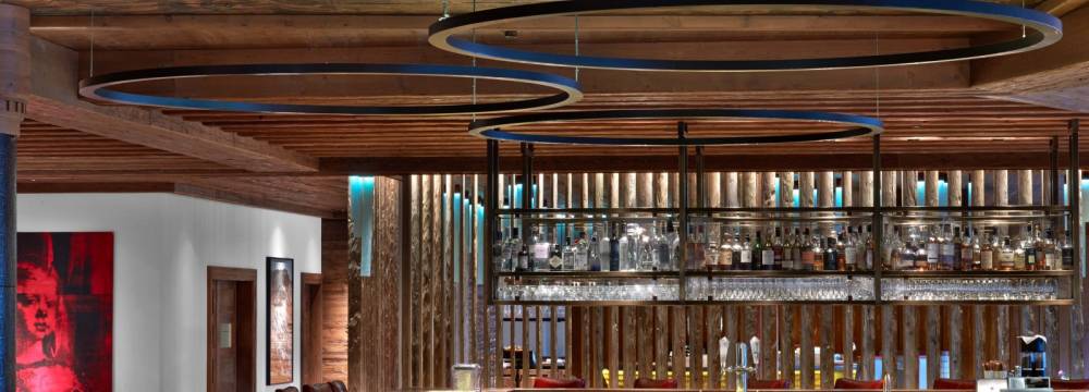 Restaurants in Gstaad: The Alpina Lounge & Bar